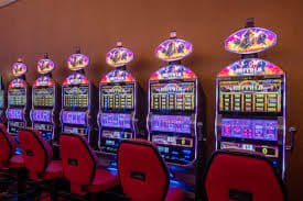 Split and corner bet configurations on roulette wheel